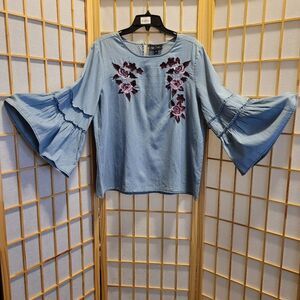 DG2 by Diane Gilman Womens Blue Floral Bell Sleeves Denim Blouse Sz M NWT